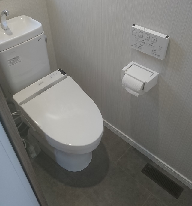 トイレに設置した床ガラリ(例）
